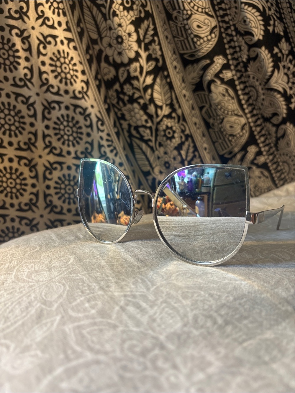 Oversized Cat-Eye Mirrored Sunglasses - Silver Frame